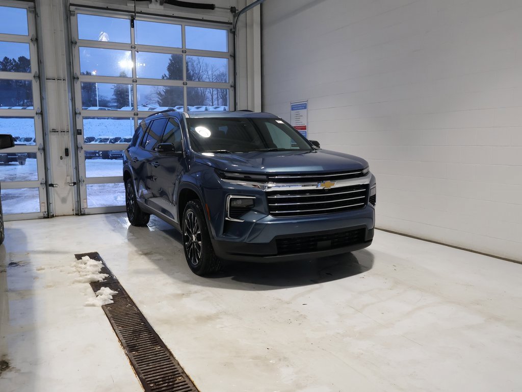 Used 2025 Chevrolet Traverse LT w/ Sun and Wheel Package image 2