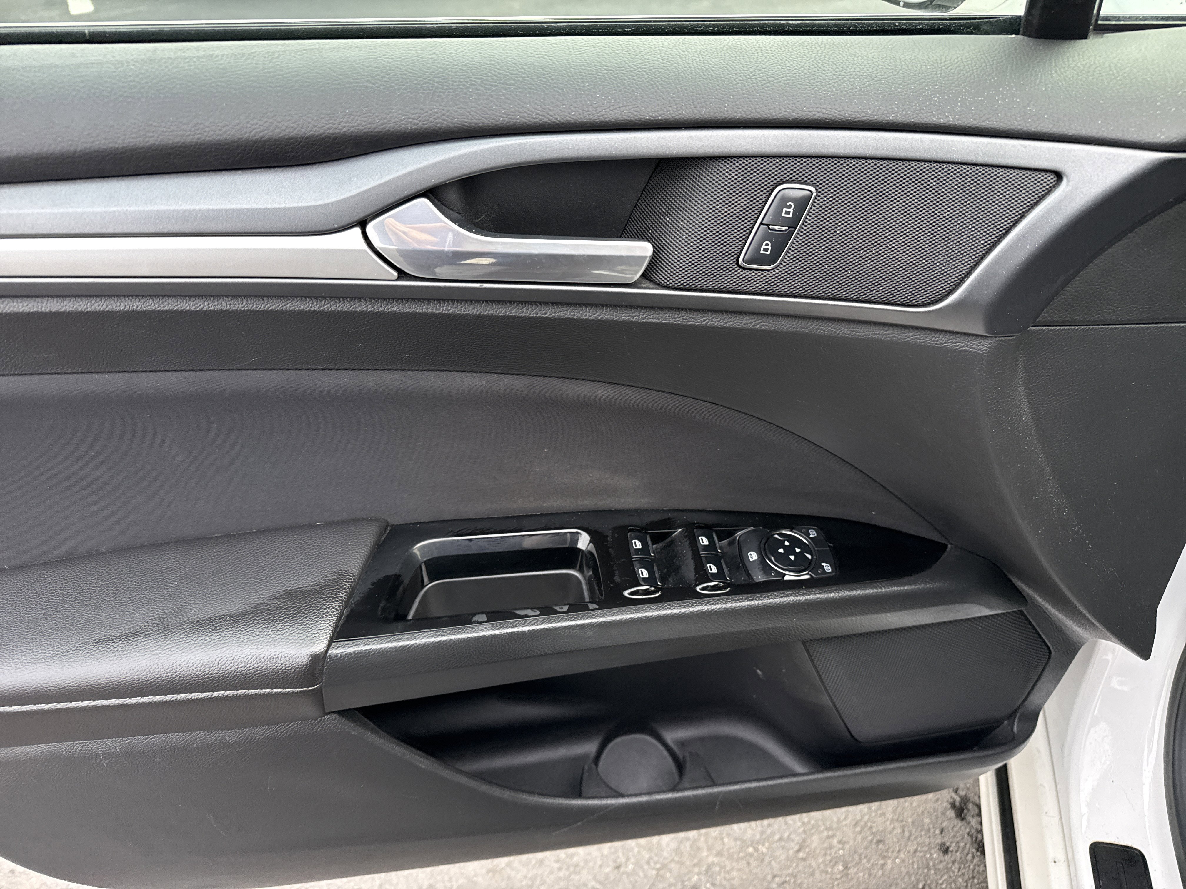 Used 2015 Ford Fusion SE image 14