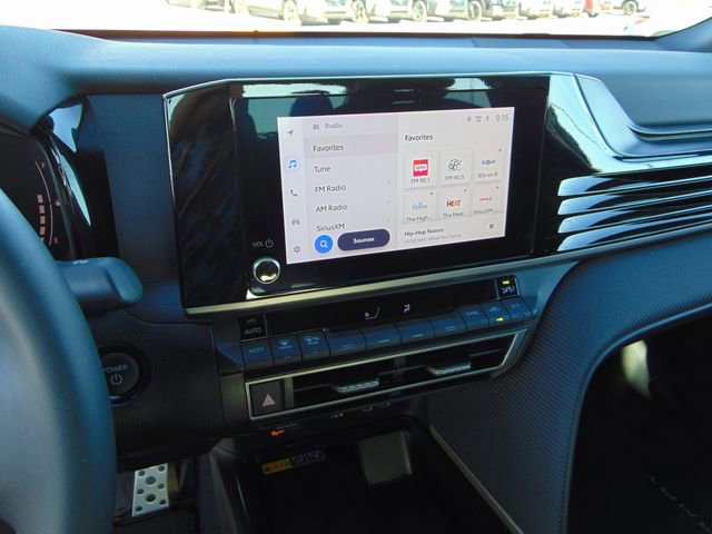 Used 2025 Toyota Camry SE image 12