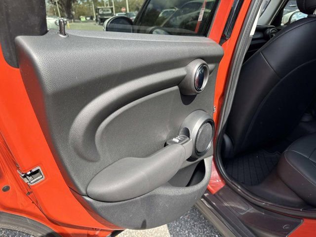Used 2021 MINI Cooper 4-Door Hardtop image 12
