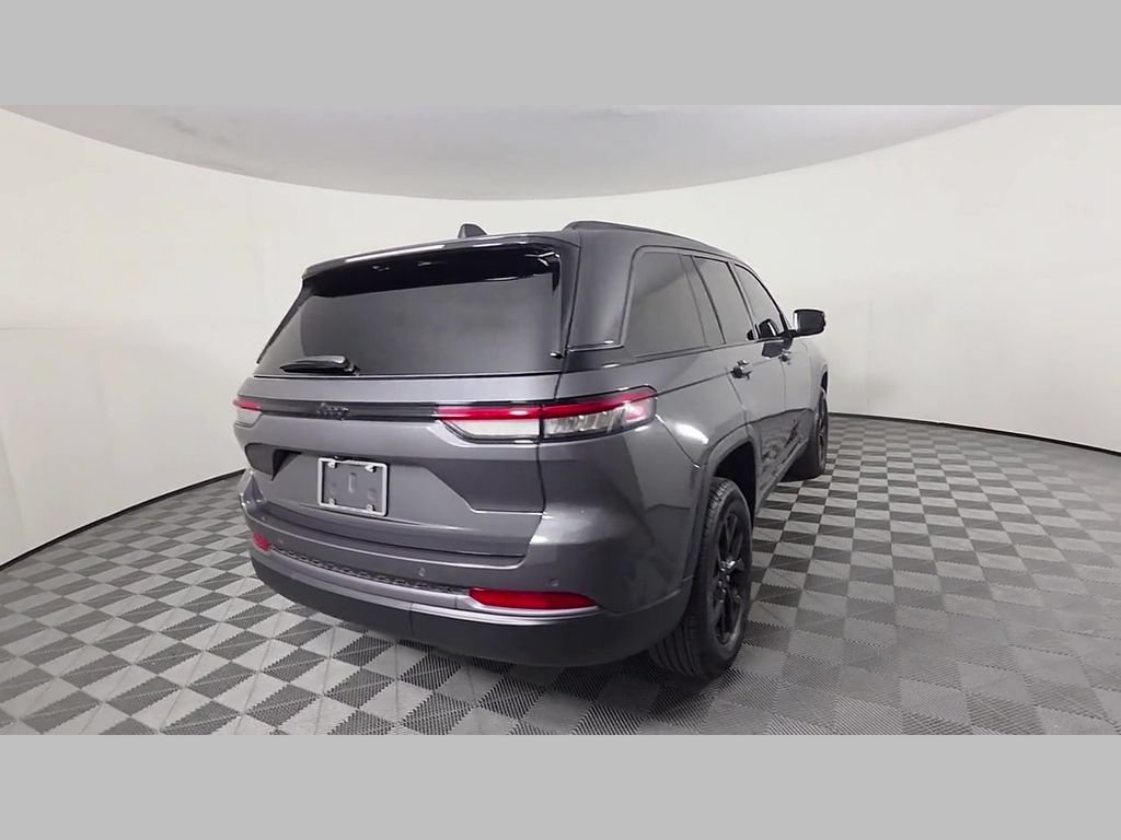 Used 2026 Jeep Grand Cherokee Altitude RWD image 39