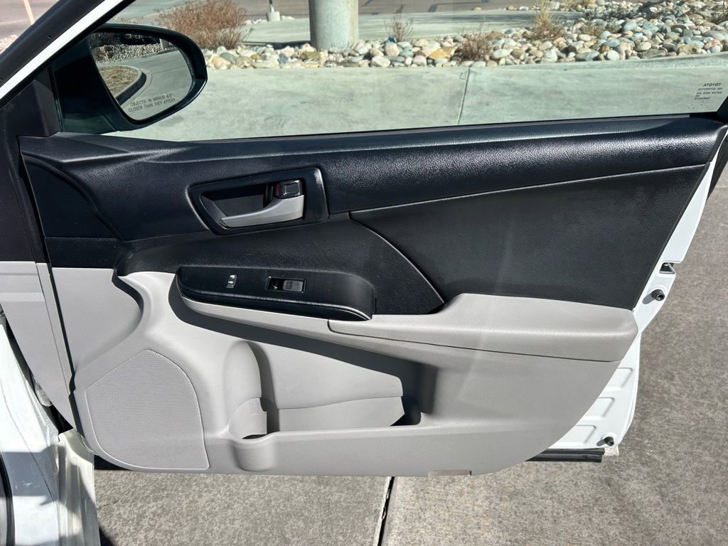 Used 2014 Toyota Camry LE image 27