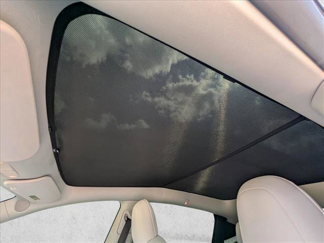 Used 2022 Tesla Model Y Long Range image 15