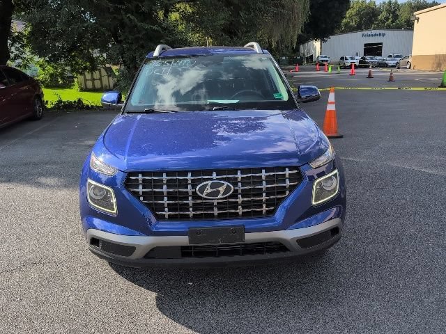 Used 2023 Hyundai Venue Limited w/ Cargo Package FWD image 2