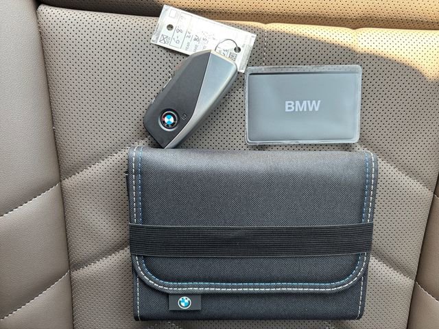 New 2026 BMW 550e xDrive image 36