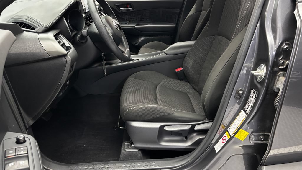 Used 2019 Toyota C-HR LE FWD image 11