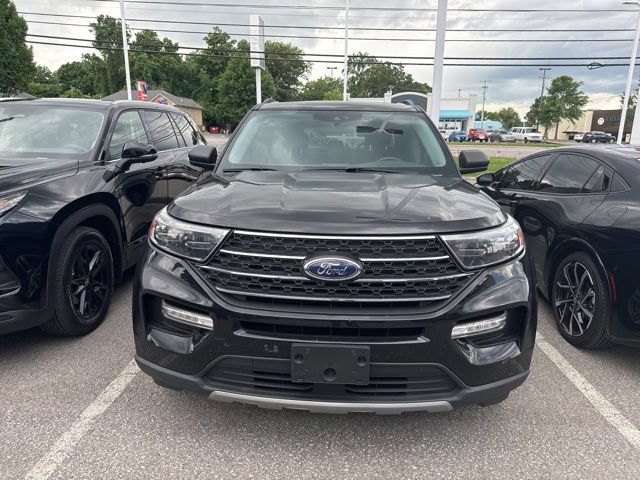 Used 2022 Ford Explorer XLT w/ Equipment Group 202A AWD/4WD image 3