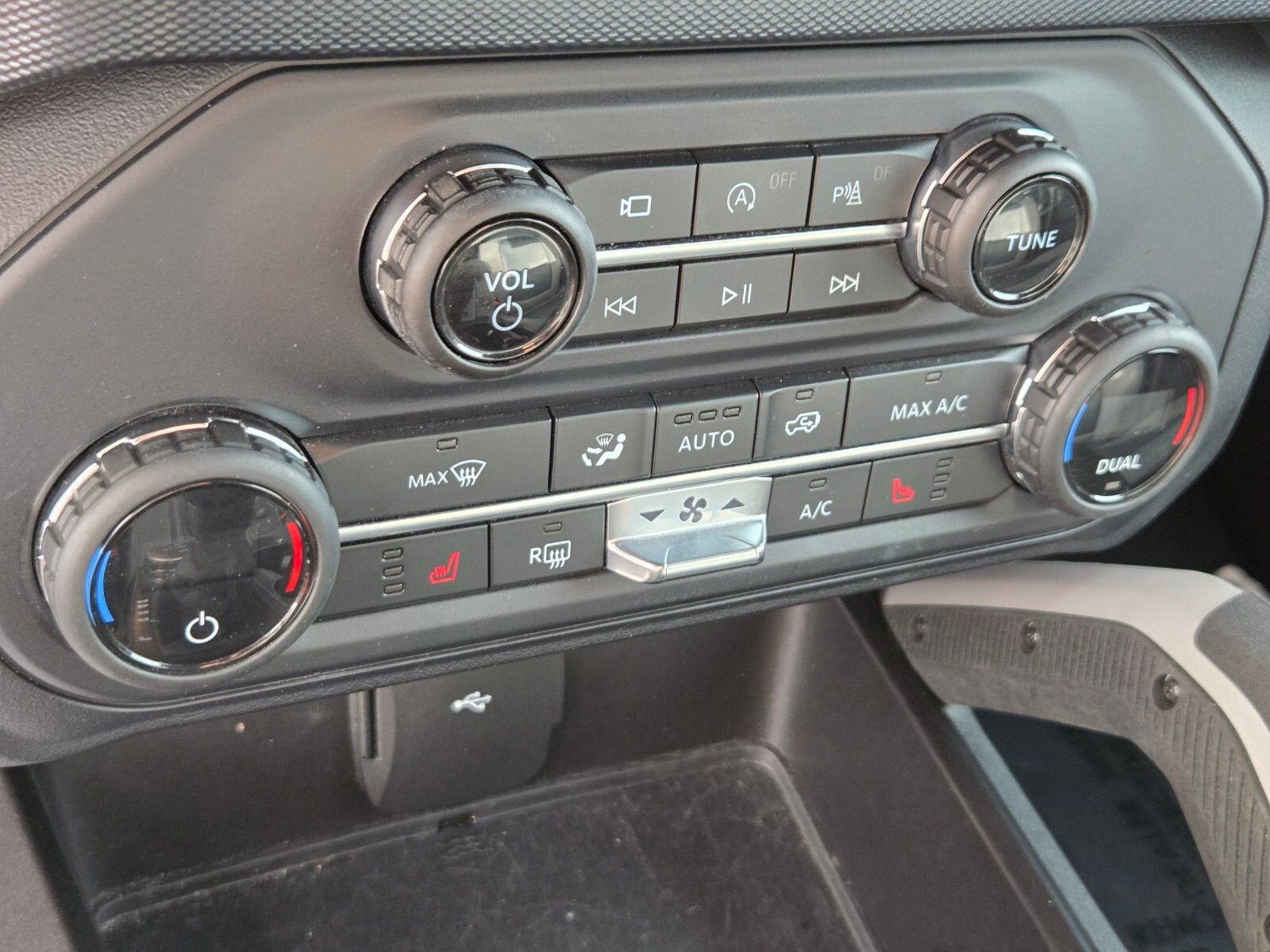 Certified 2021 Ford Bronco Outer Banks w/ Sasquatch Package image 22