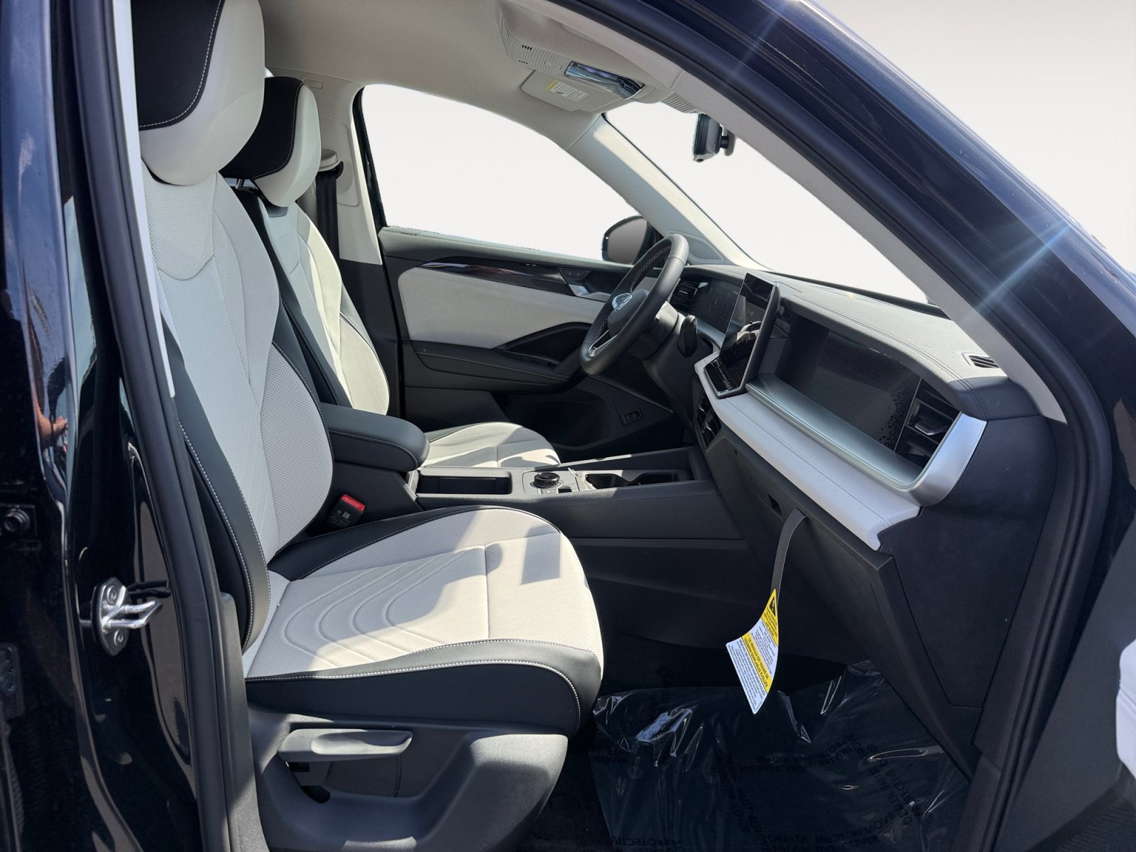 New 2026 Volkswagen Tiguan SE FWD image 19