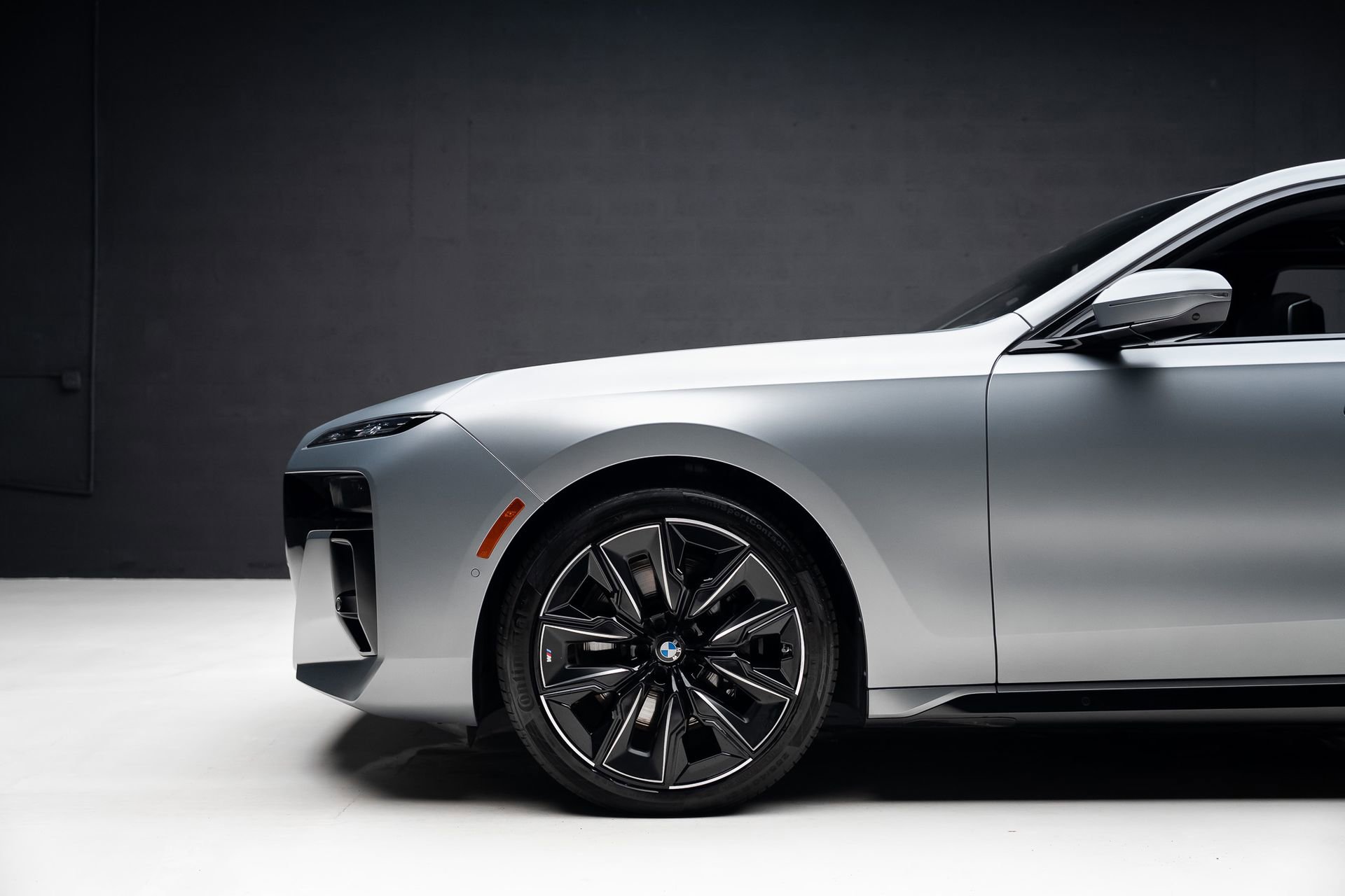 Used 2023 BMW 760i xDrive w/ Executive Package image 19