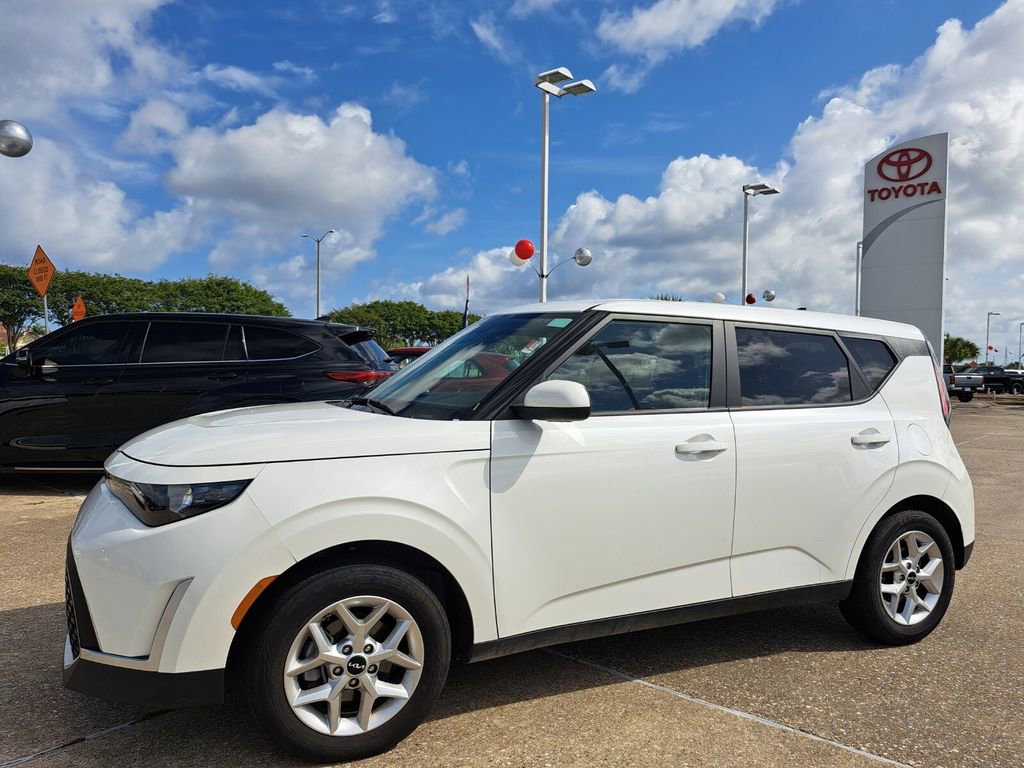 Used 2025 Kia Soul LX w/ LX Technology Package image 8