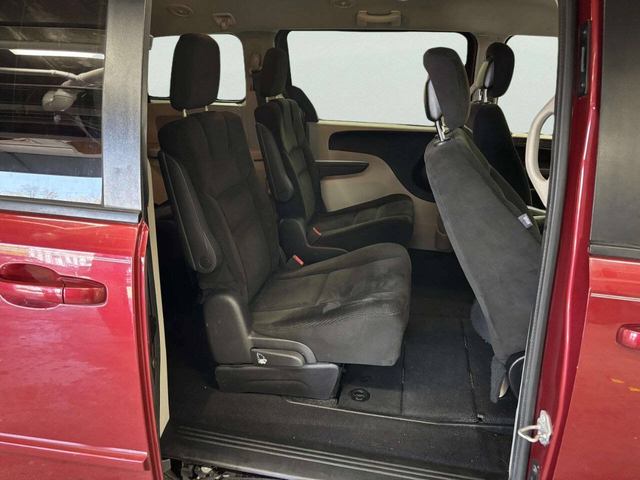 Used 2016 Dodge Grand Caravan SE w/ Quick Order Package 29E SE FWD image 16