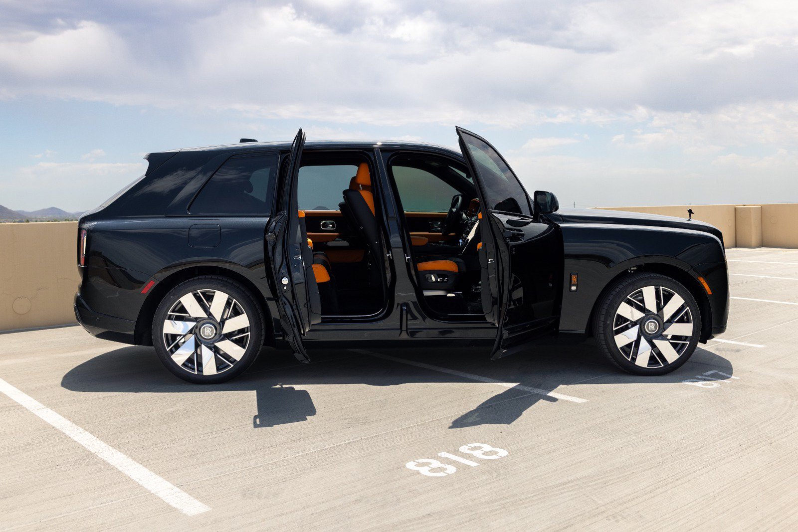 Used 2026 Rolls-Royce Cullinan AWD/4WD image 16