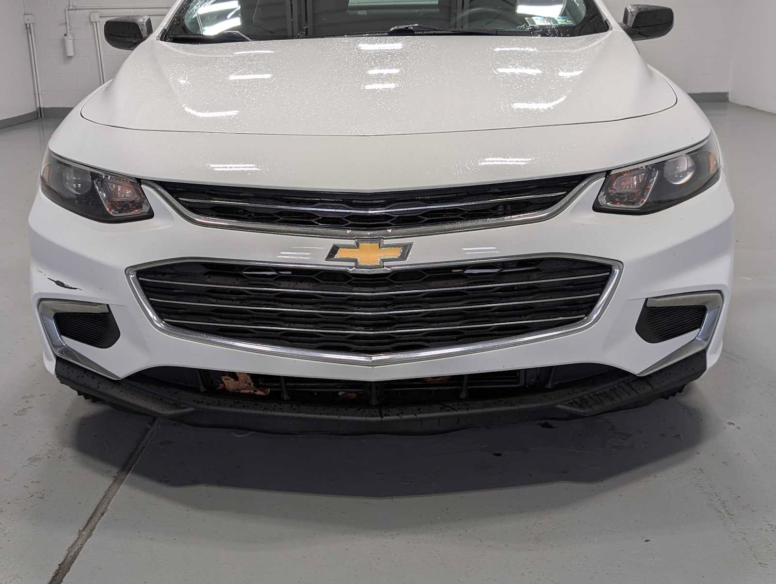 Used 2018 Chevrolet Malibu LS FWD image 2