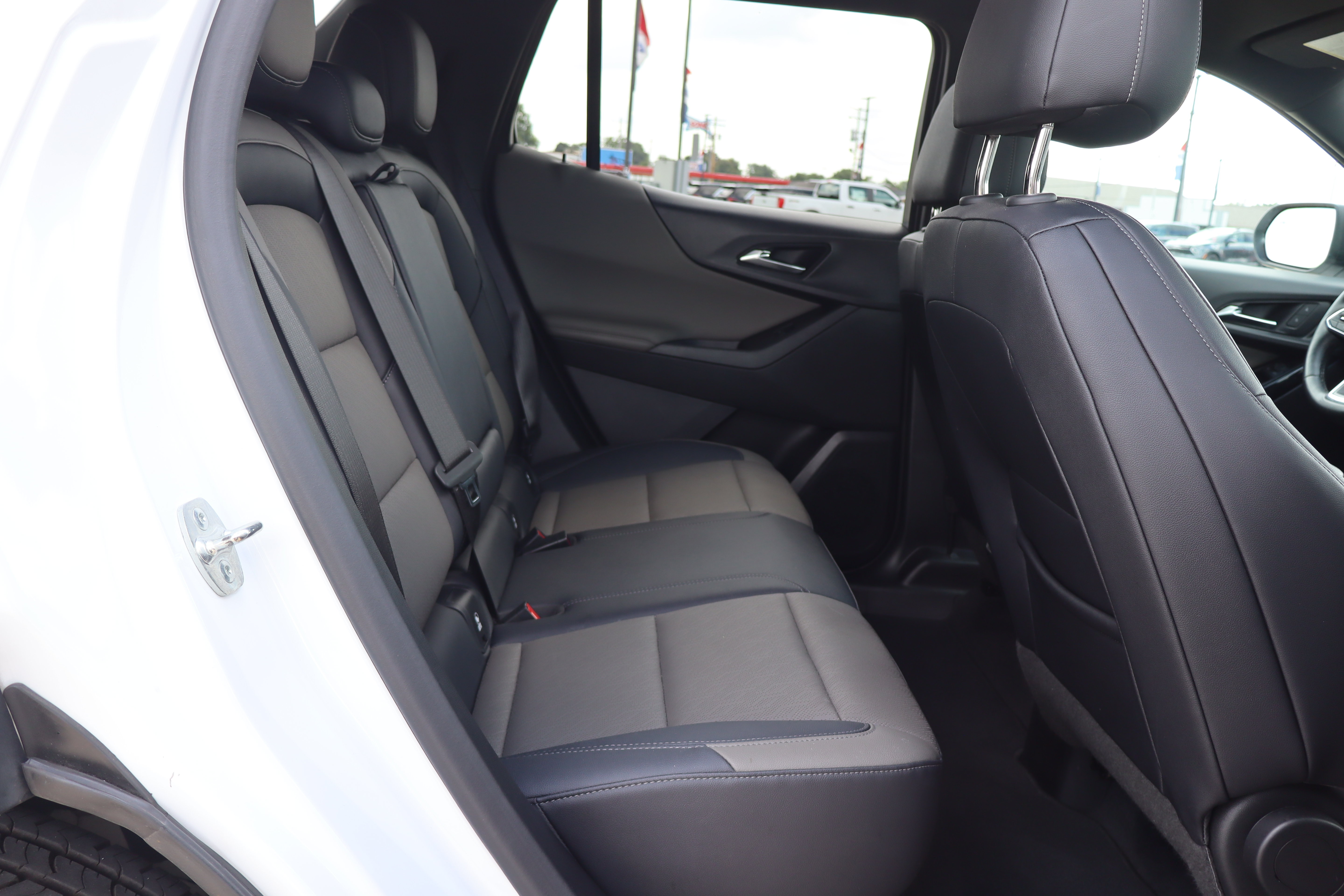 Used 2025 Chevrolet Equinox LT w/ Convenience Package II AWD/4WD image 11