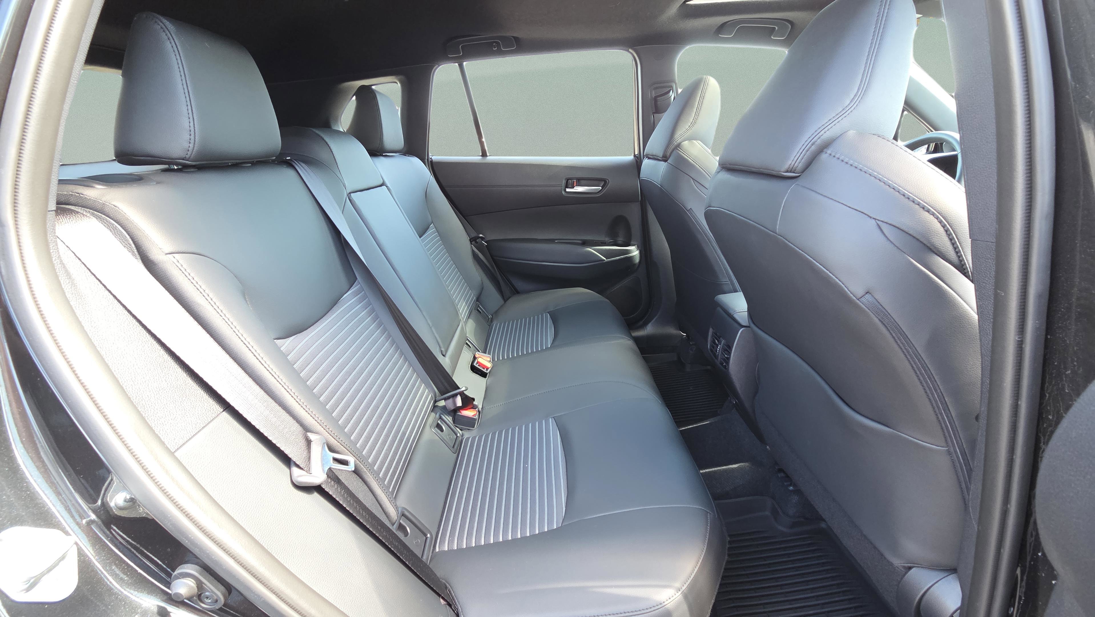 Used 2025 Toyota Corolla Cross AWD Hybrid w/ Convenience Package image 15