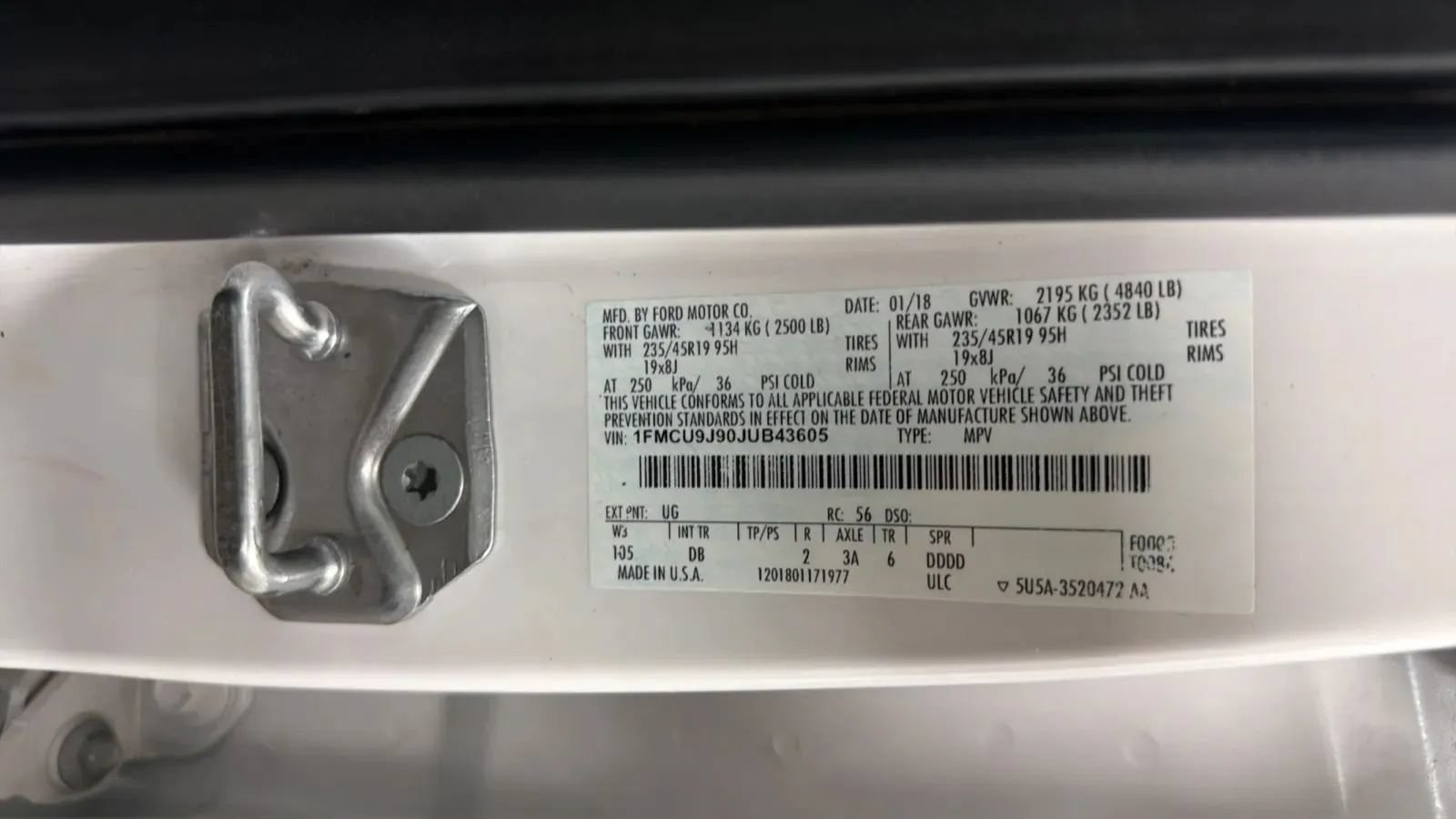 Used 2018 Ford Escape Titanium w/ Ford Safe & Smart Package AWD/4WD image 24