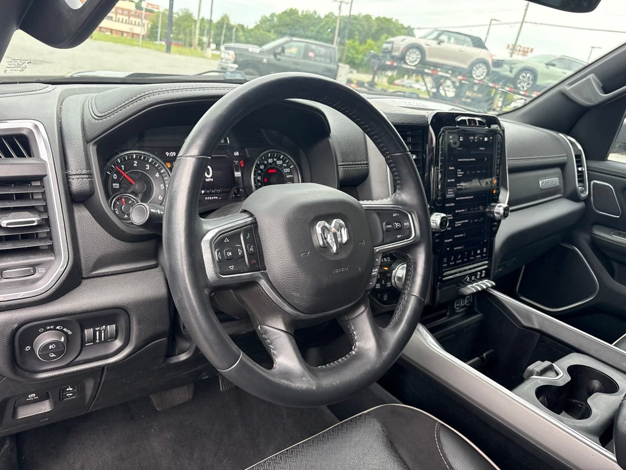 Used 2023 RAM 1500 Laramie AWD/4WD image 4