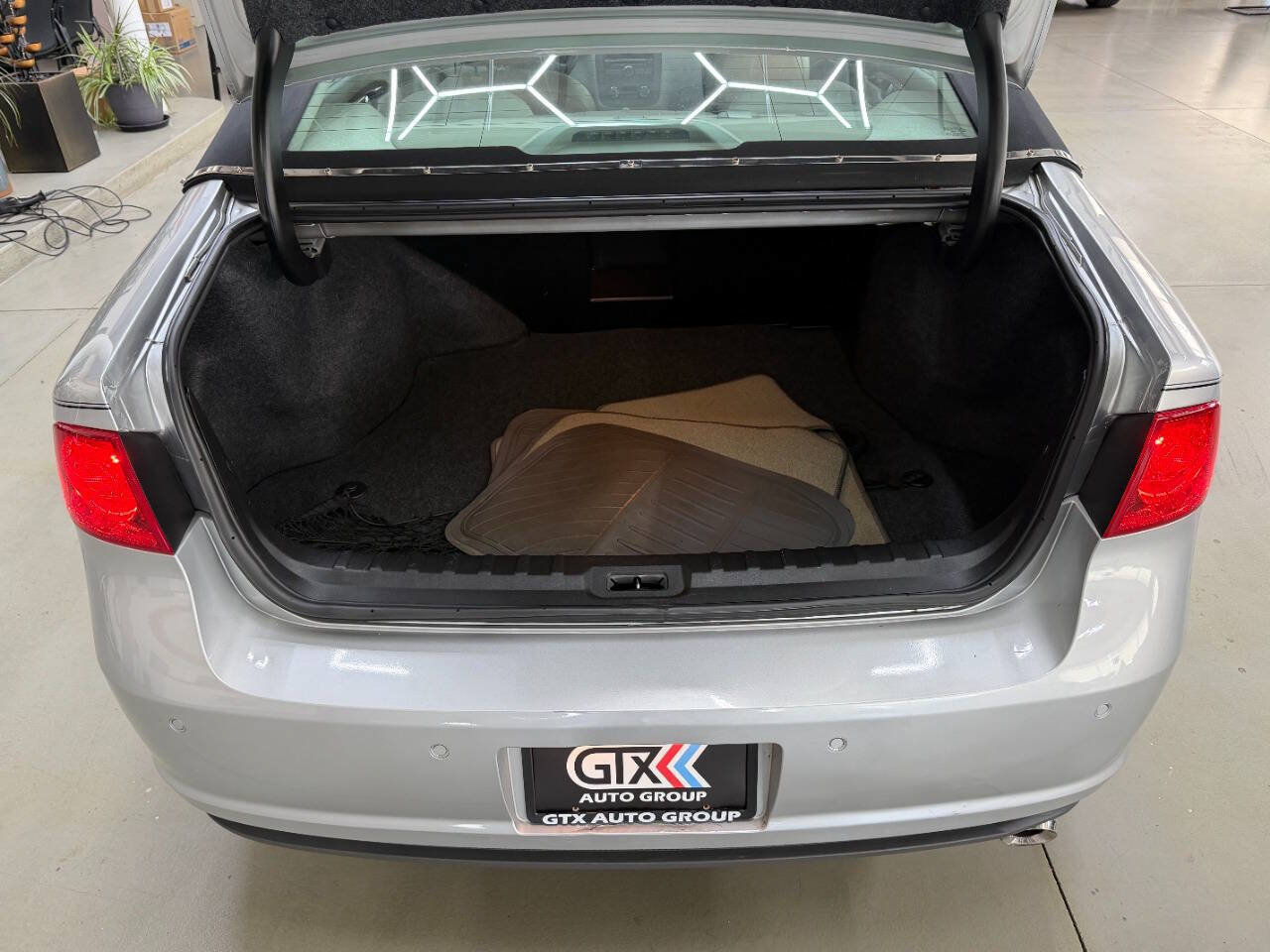 Used 2009 Buick Lucerne CXL w/ Driver Confidence Package FWD image 9