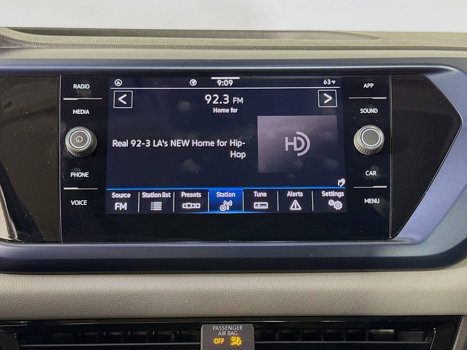 Used 2023 Volkswagen Taos SE w/ Panoramic Sunroof Package FWD image 14