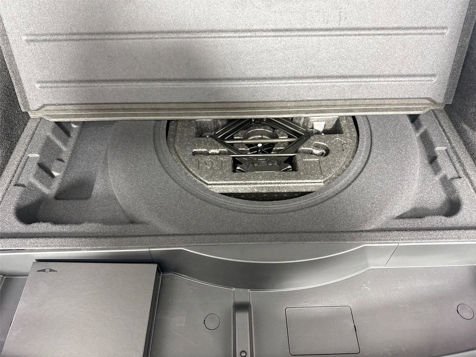 Used 2024 Genesis GV70 2.5T w/ Advanced Package image 42