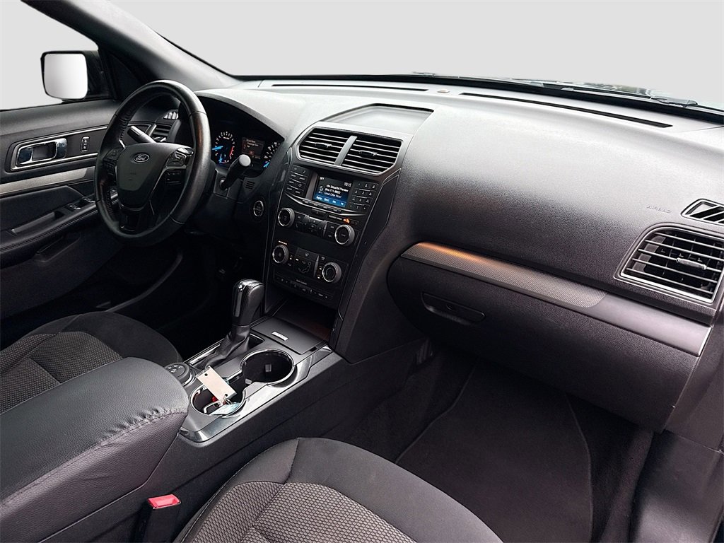 Used 2018 Ford Explorer XLT image 29