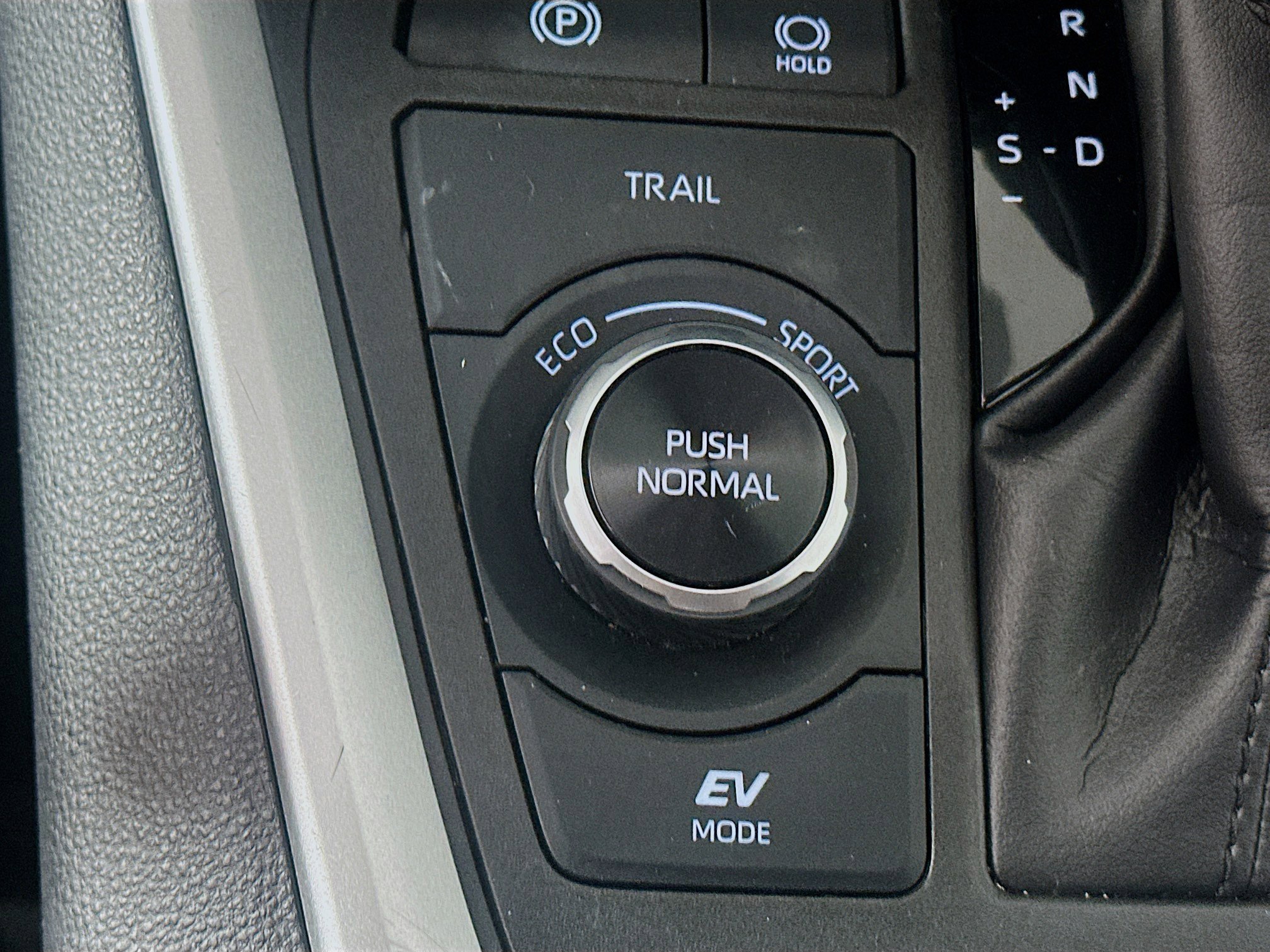 Used 2025 Toyota RAV4 XLE AWD/4WD image 26