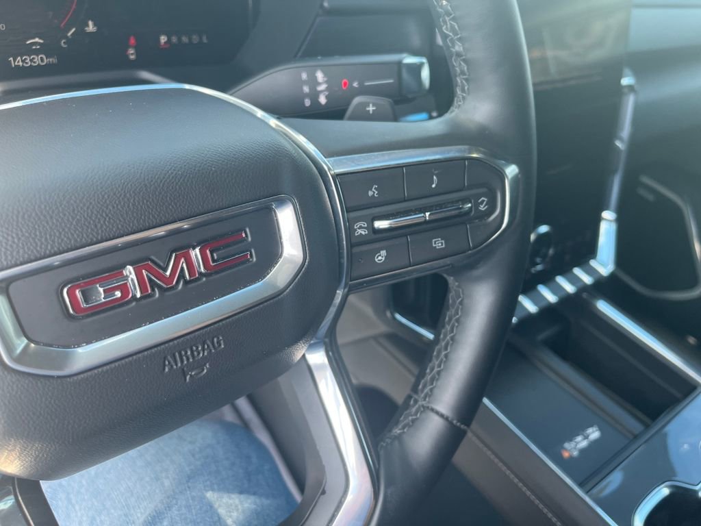 Used 2025 GMC Acadia Elevation image 12