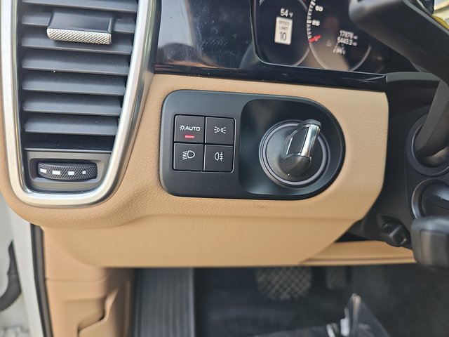 Used 2023 Porsche Cayenne image 24