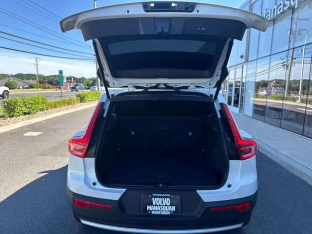 Used 2025 Volvo XC40 B5 Core AWD/4WD image 11