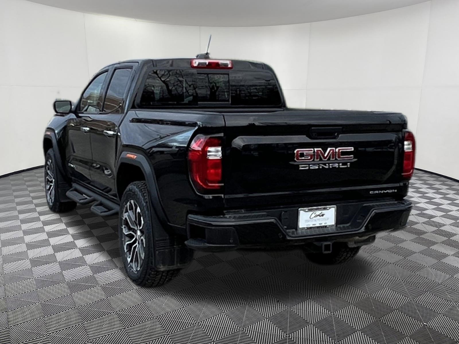 Used 2024 GMC Canyon Denali AWD/4WD image 4