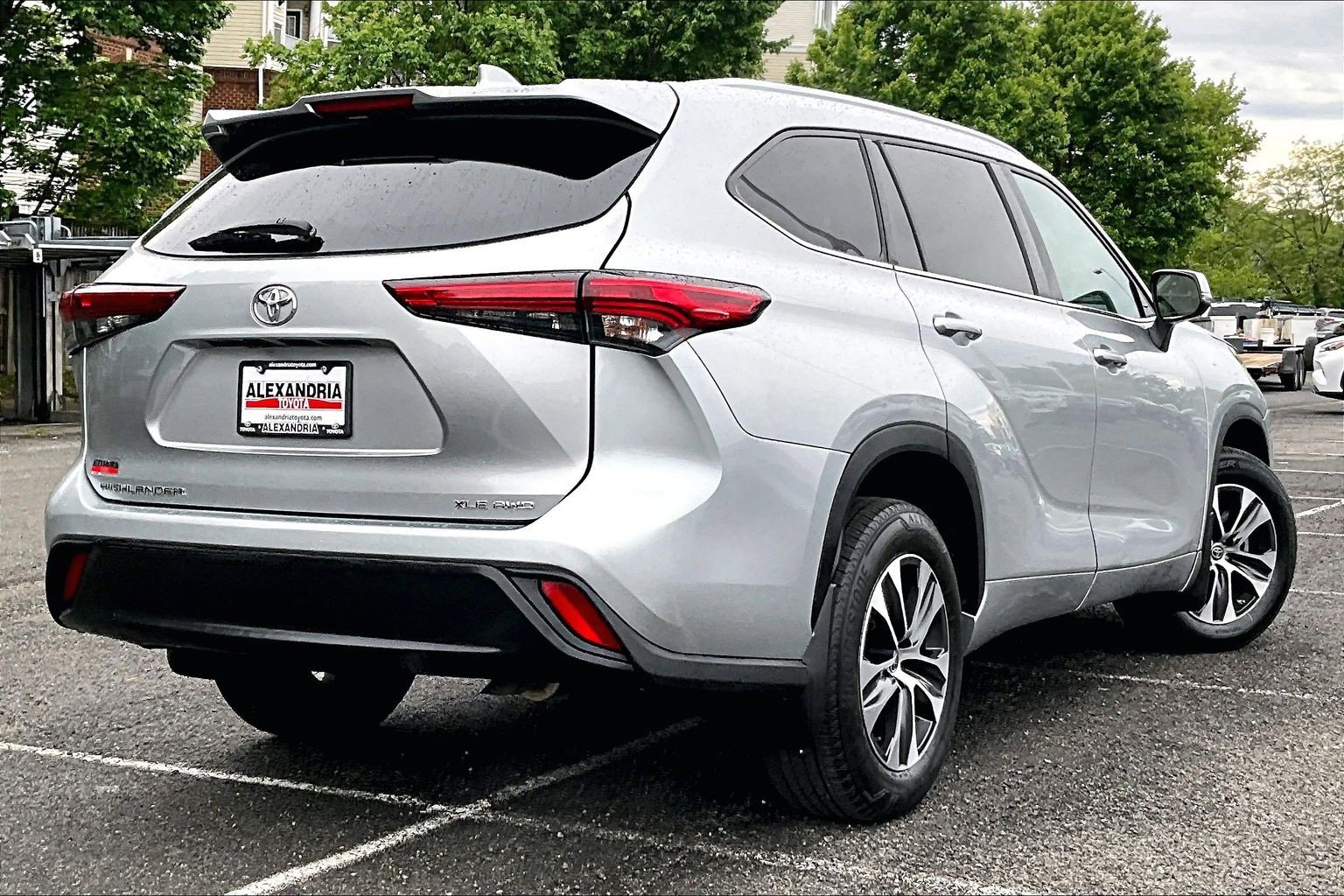 Used 2022 Toyota Highlander XLE AWD/4WD image 12