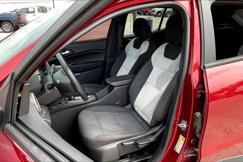 Used 2024 Chevrolet Trax RS FWD image 25