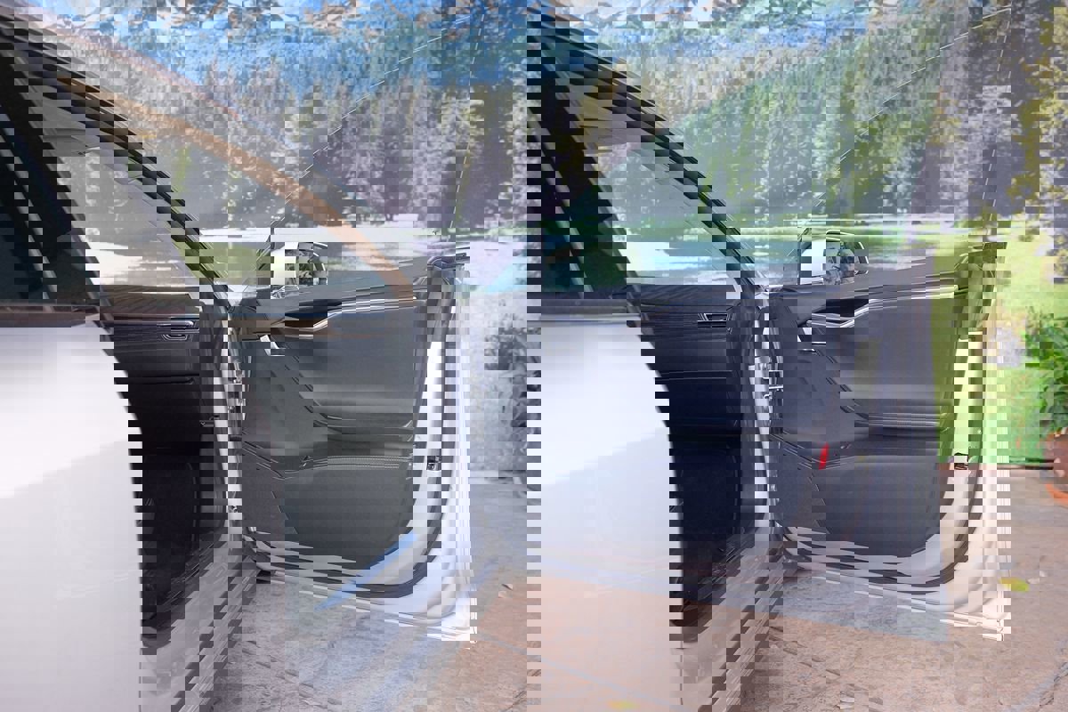 Used 2016 Tesla Model S P90D image 30