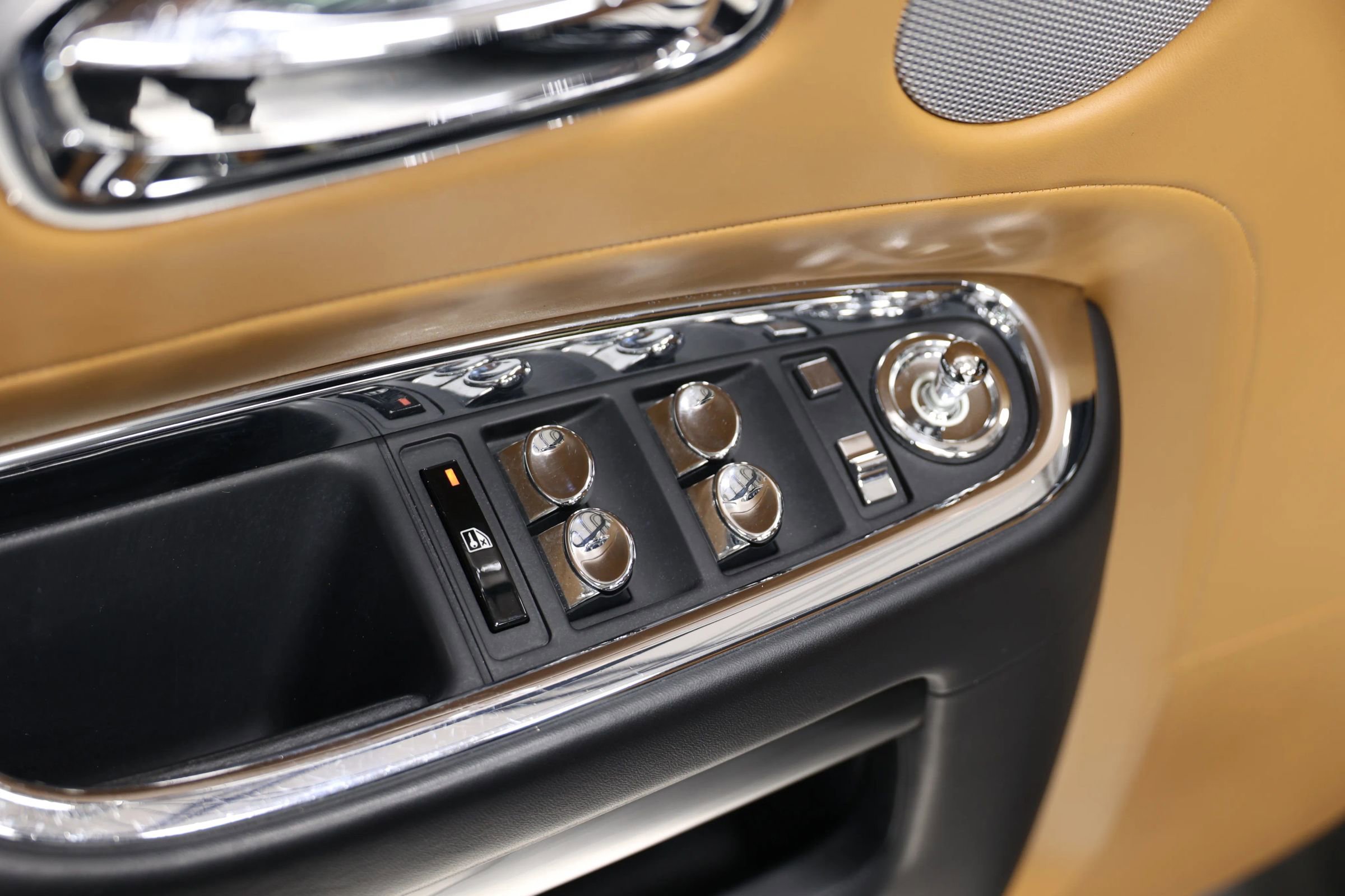 Used 2017 Rolls-Royce Ghost image 10