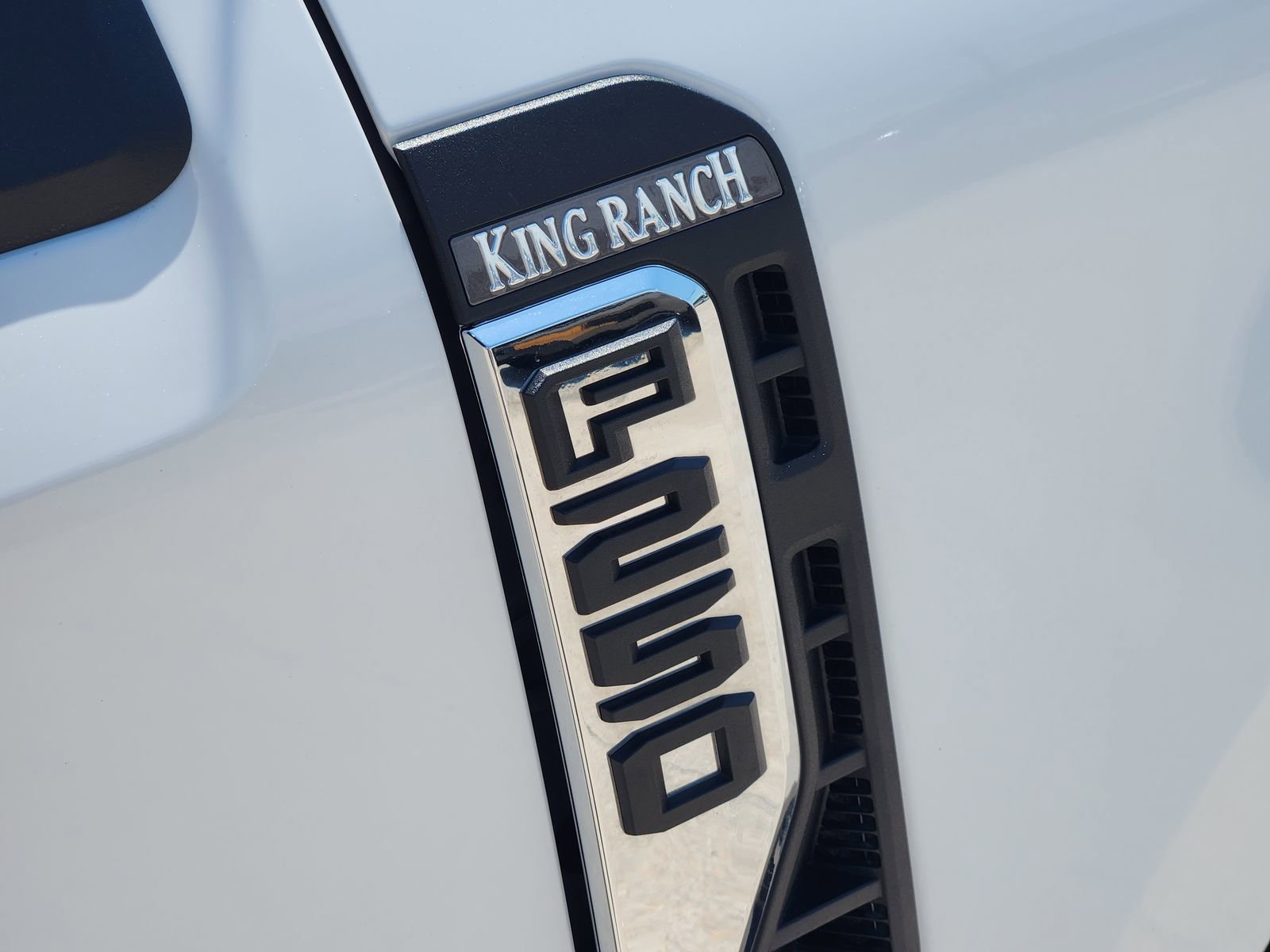 Used 2024 Ford F250 King Ranch w/ FX4 Off-Road Package AWD/4WD image 13