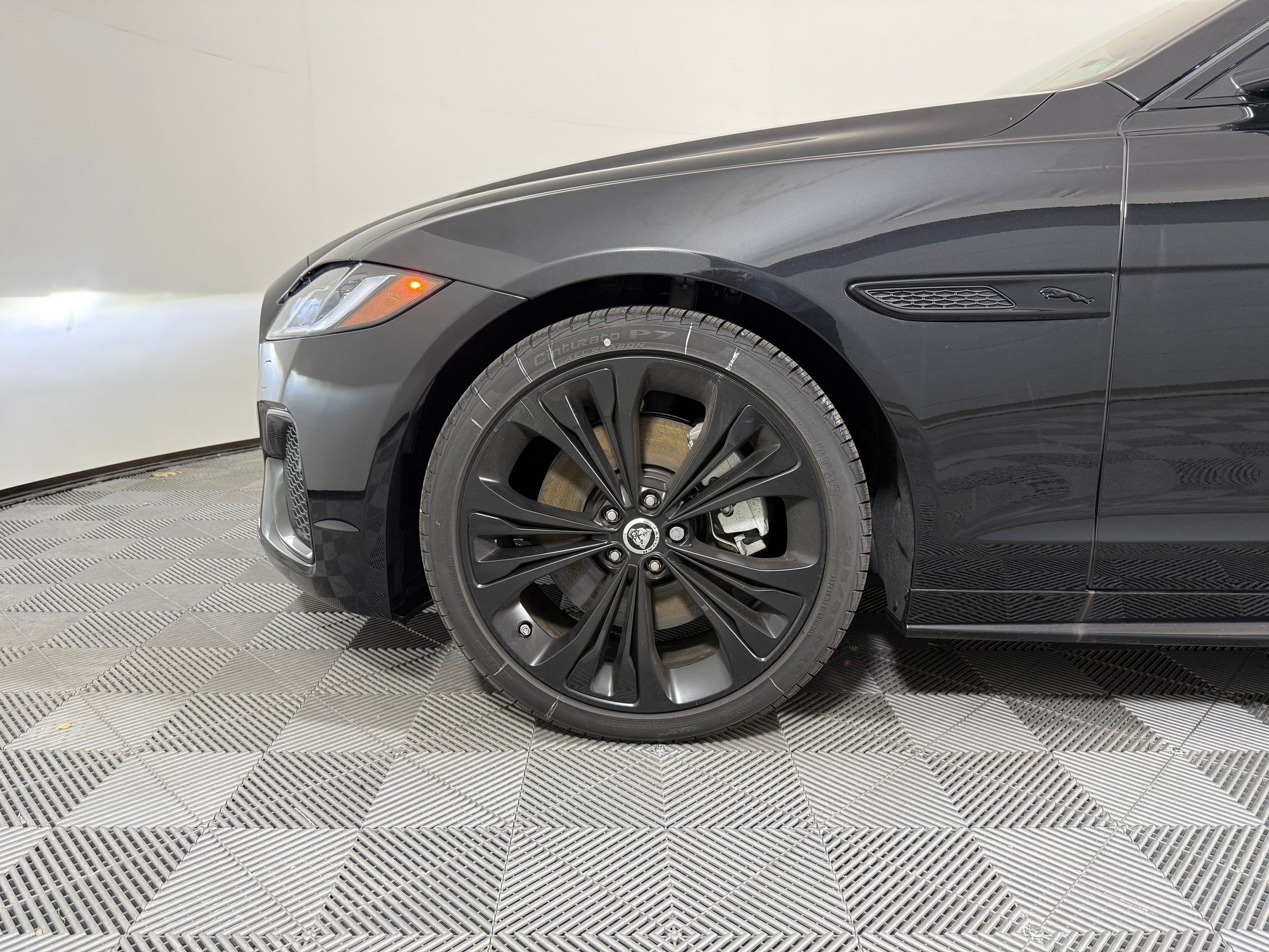 Used 2024 Jaguar XF R-Dynamic SE AWD/4WD image 11