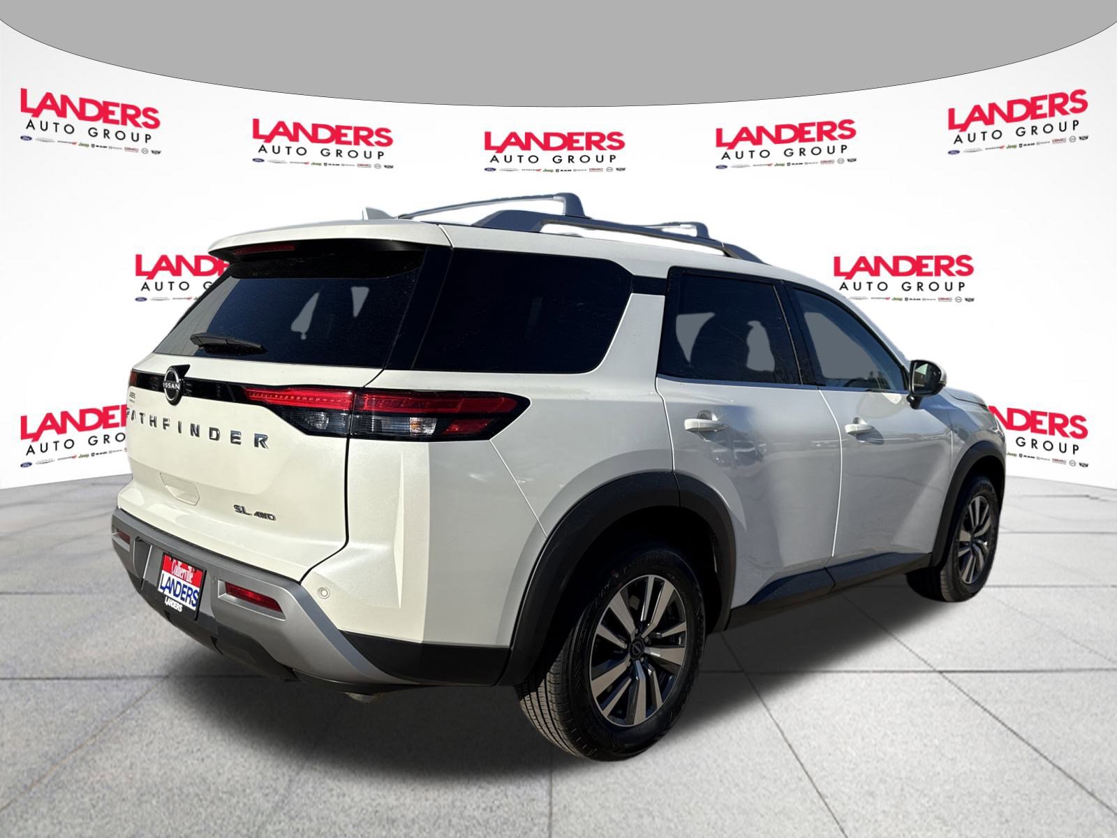 Used 2023 Nissan Pathfinder SL image 3