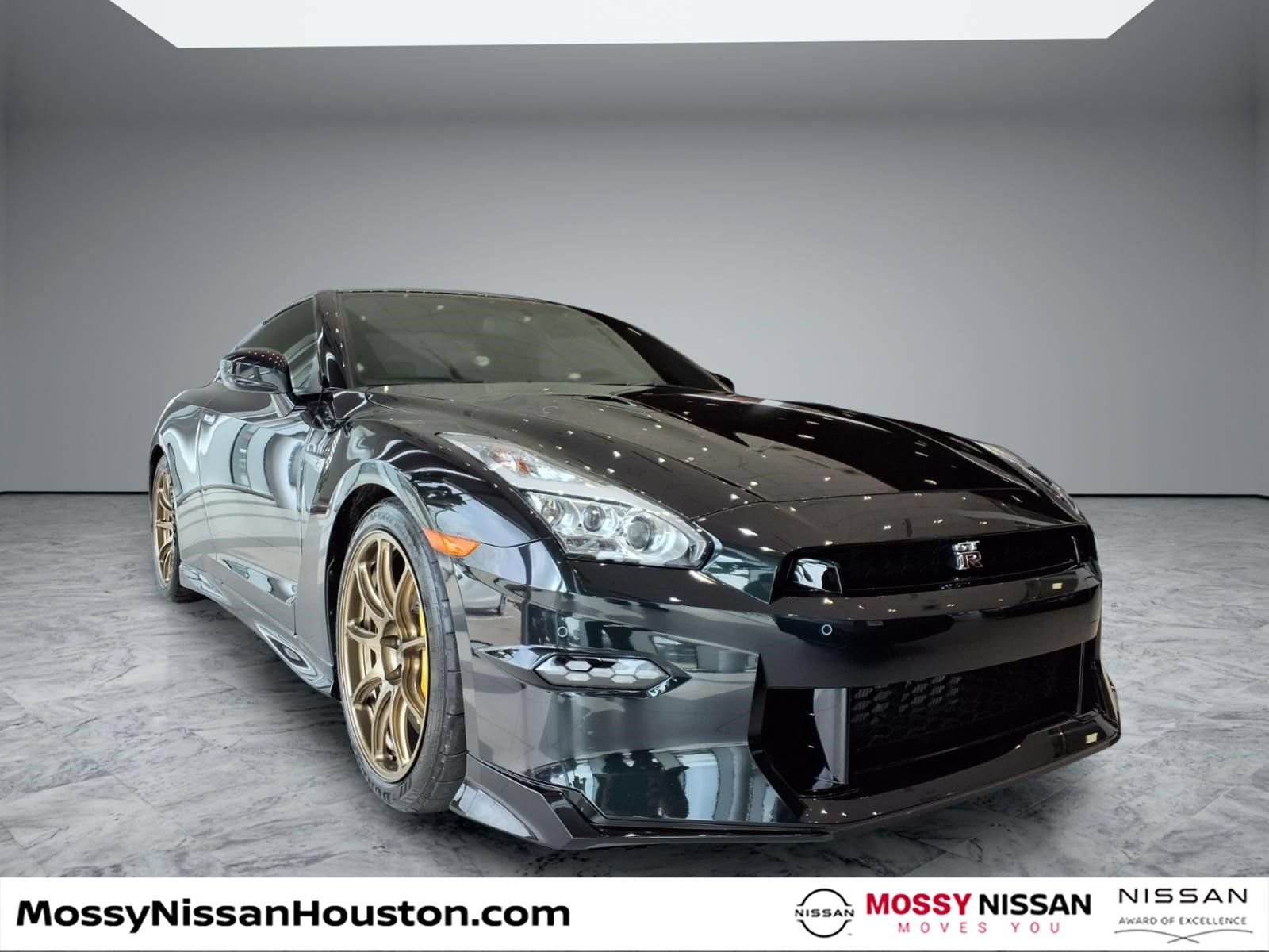 Used 2024 Nissan GT-R w/ Floor Mat Package AWD/4WD image 4