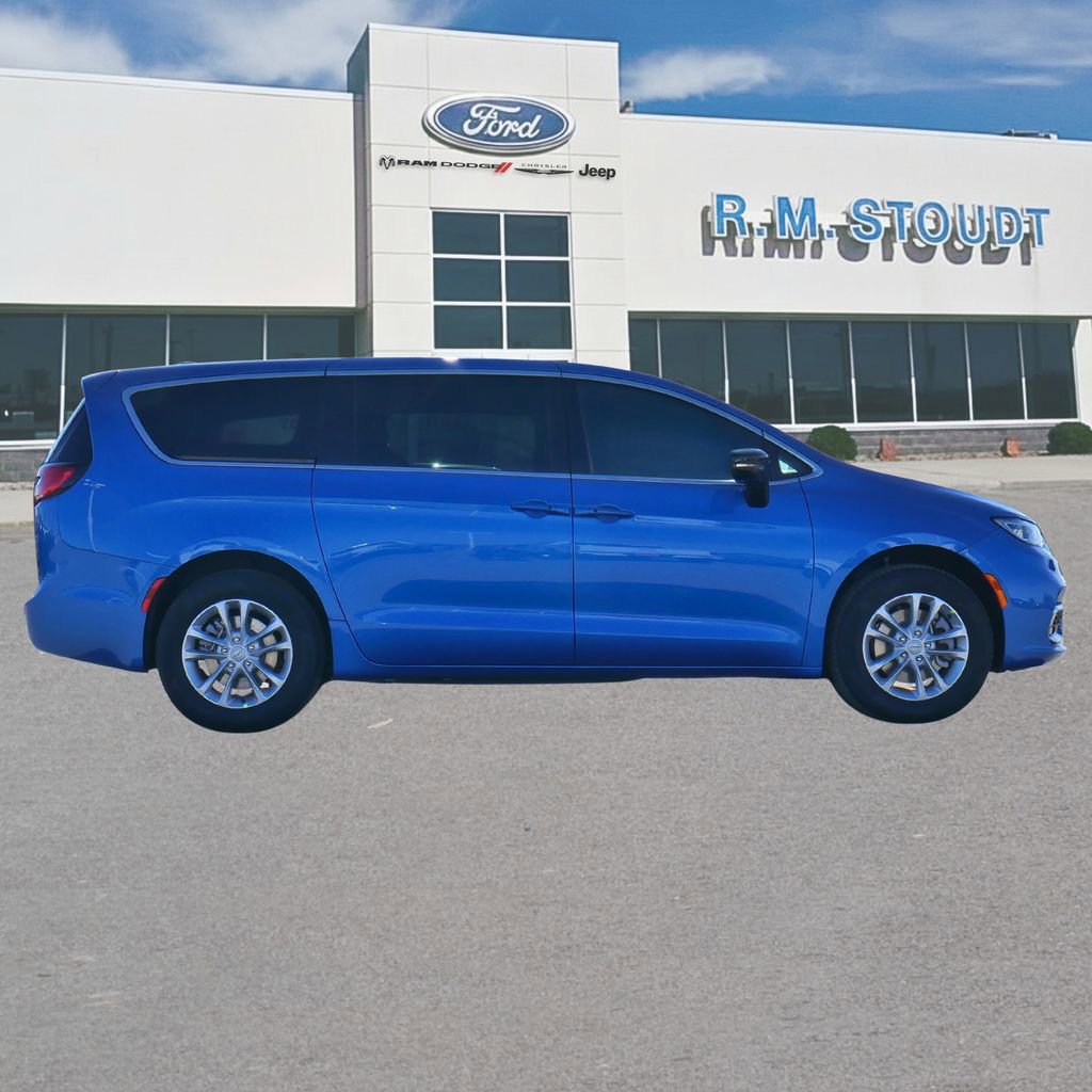 New 2026 Chrysler Pacifica Select image 12