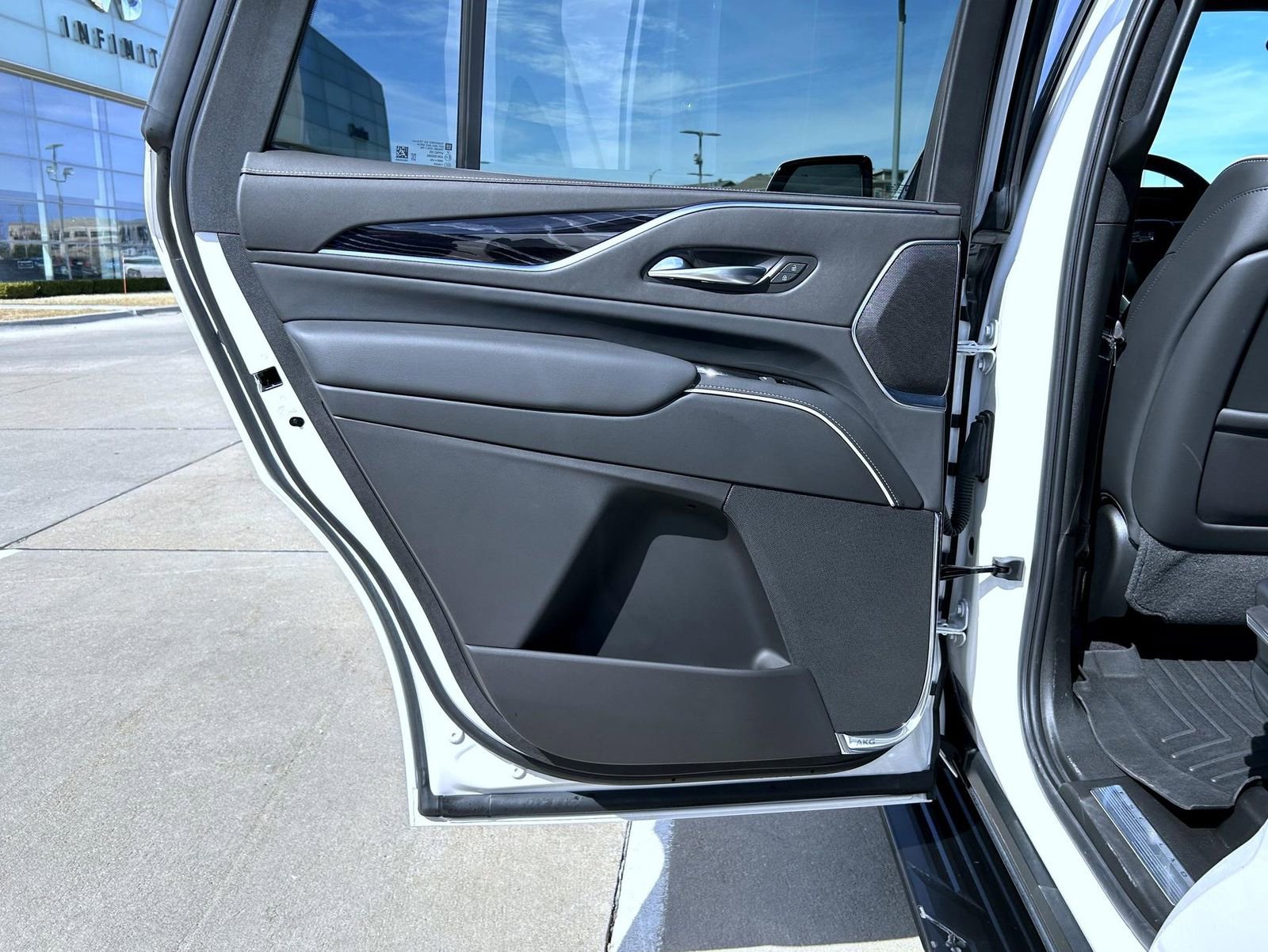 Used 2022 Cadillac Escalade Sport w/ LPO, ONYX Package image 22