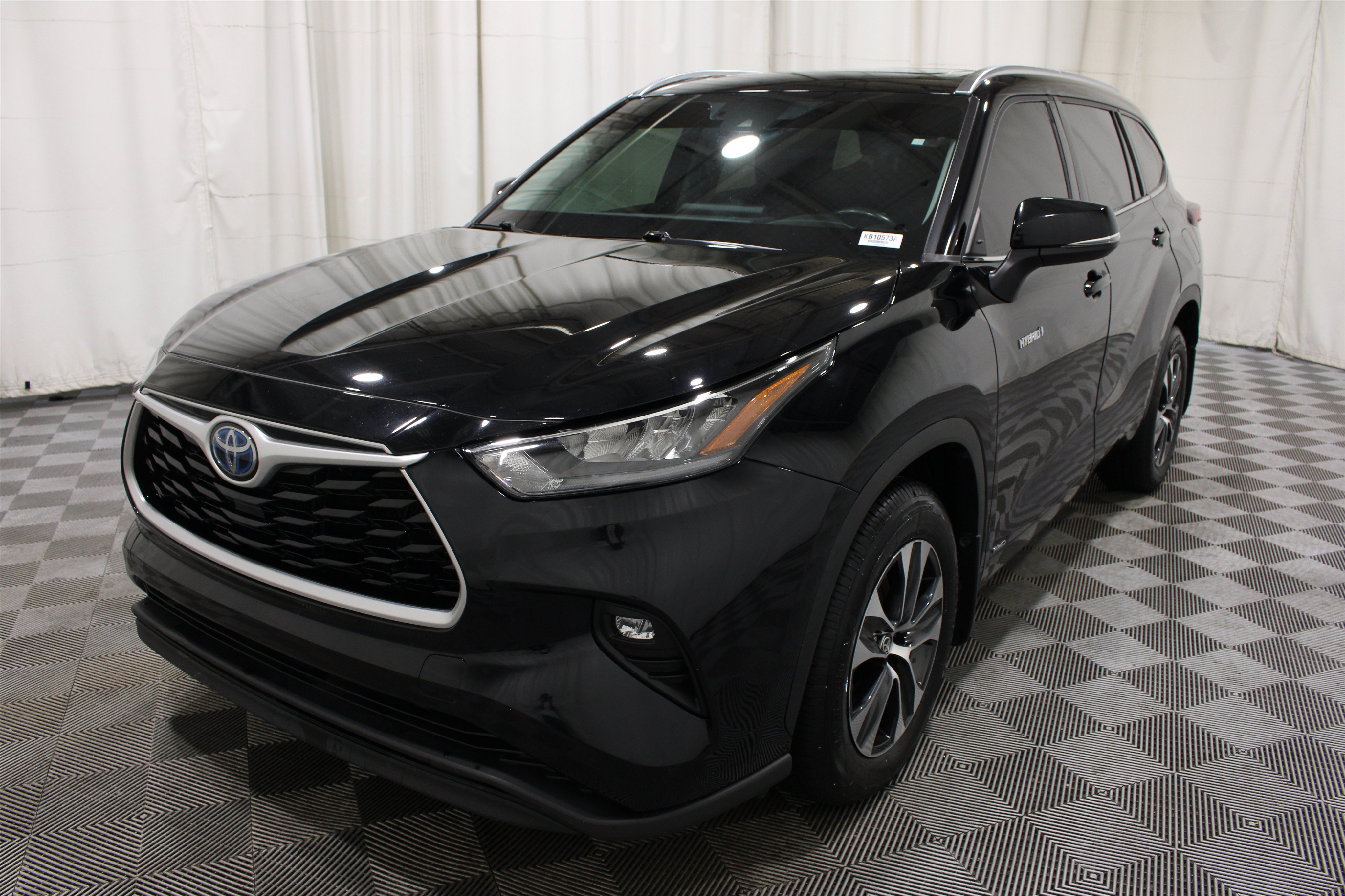 Used 2020 Toyota Highlander XLE AWD/4WD image 35