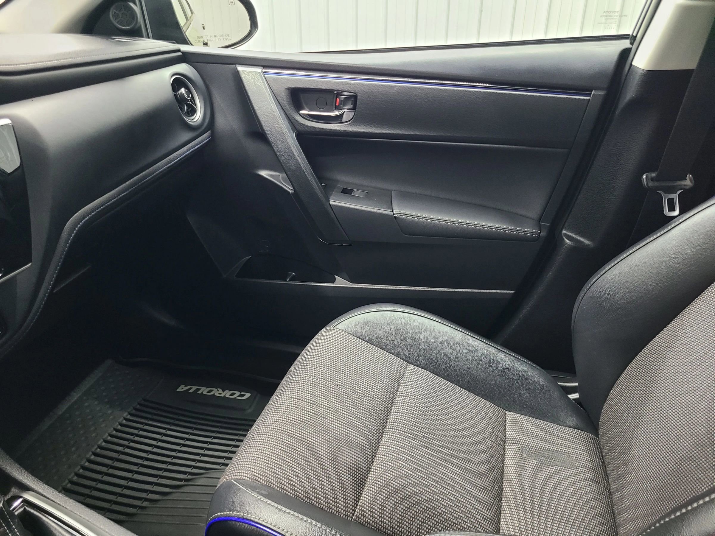 Used 2018 Toyota Corolla SE FWD image 24