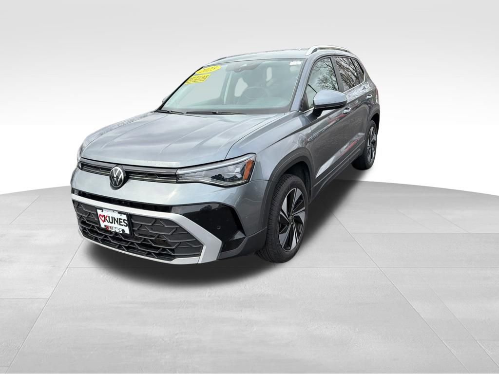 Used 2025 Volkswagen Taos SE AWD/4WD image 4