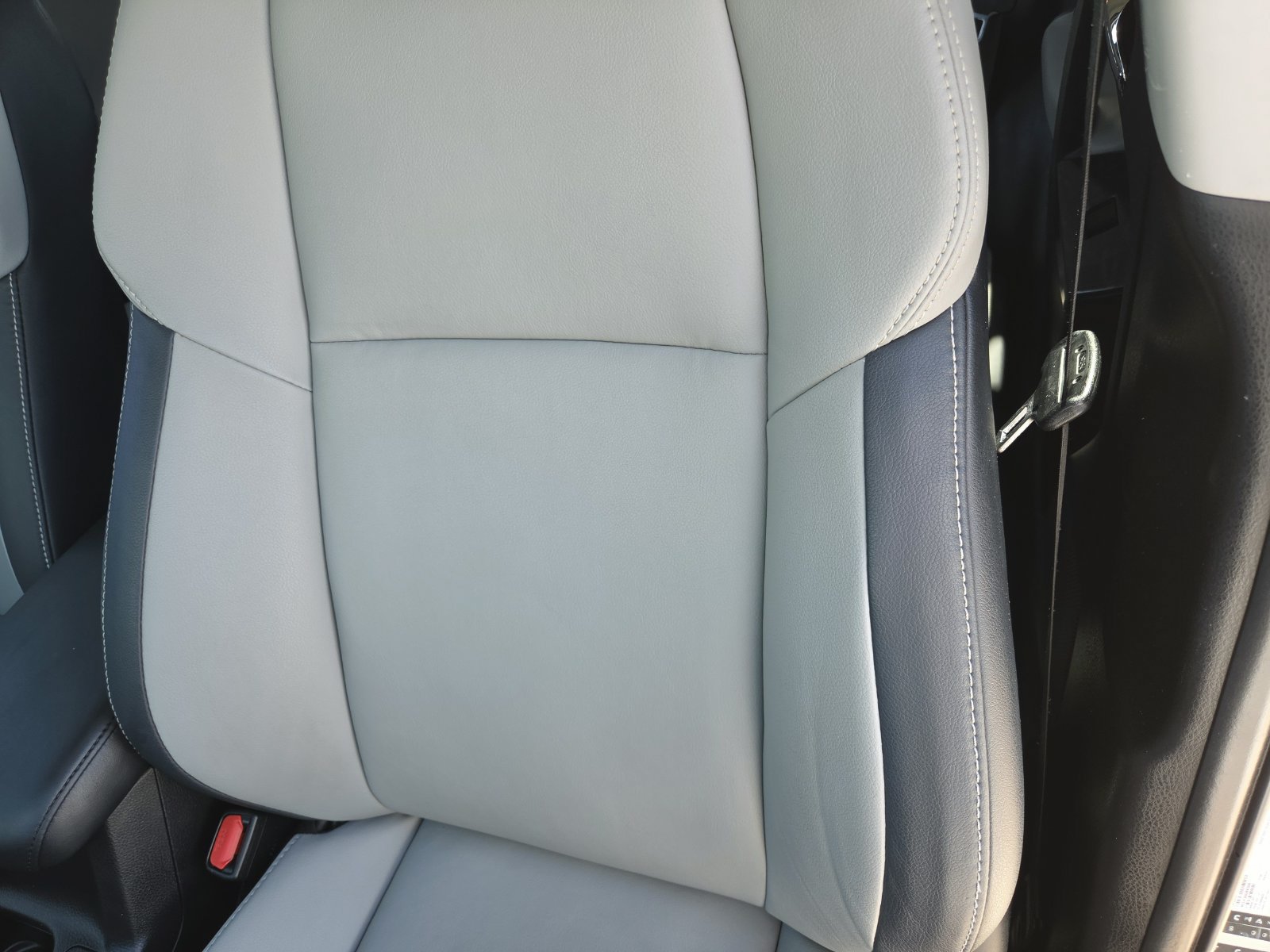 Used 2018 Toyota RAV4 Platinum FWD image 16