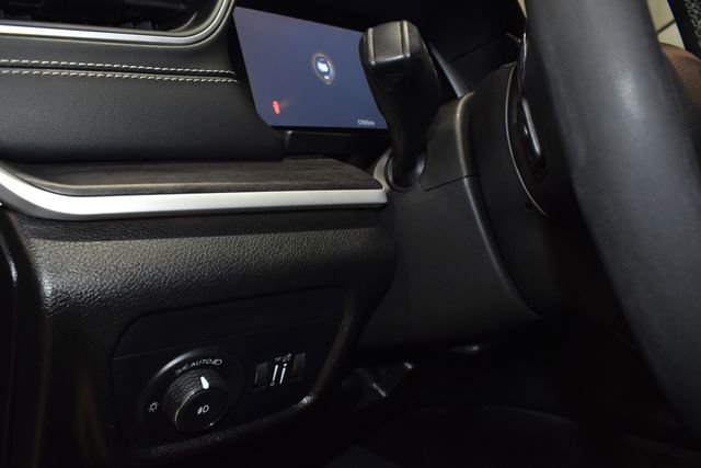 Used 2023 Jeep Grand Cherokee Limited image 27