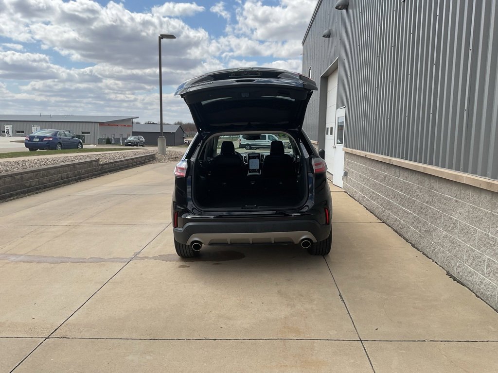 Used 2024 Ford Edge Titanium image 26