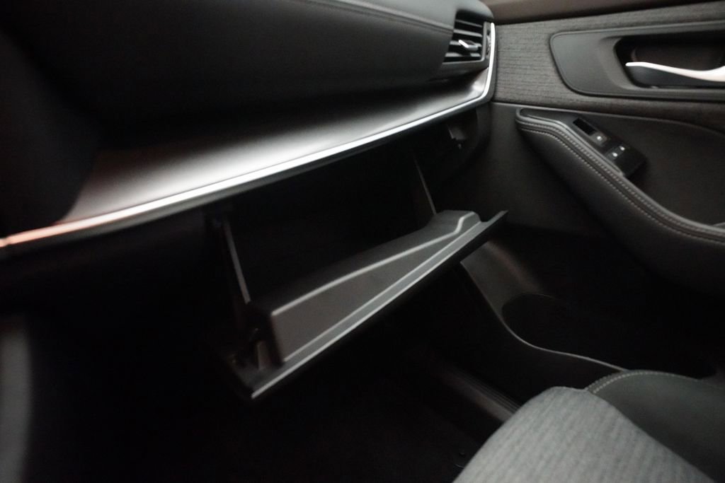 Certified 2023 Nissan Rogue SV image 29