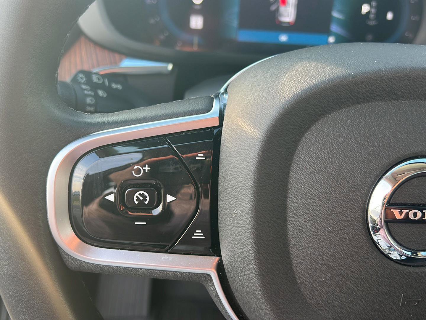 Used 2023 Volvo XC60 B5 Plus w/ Protection Package Premier image 21