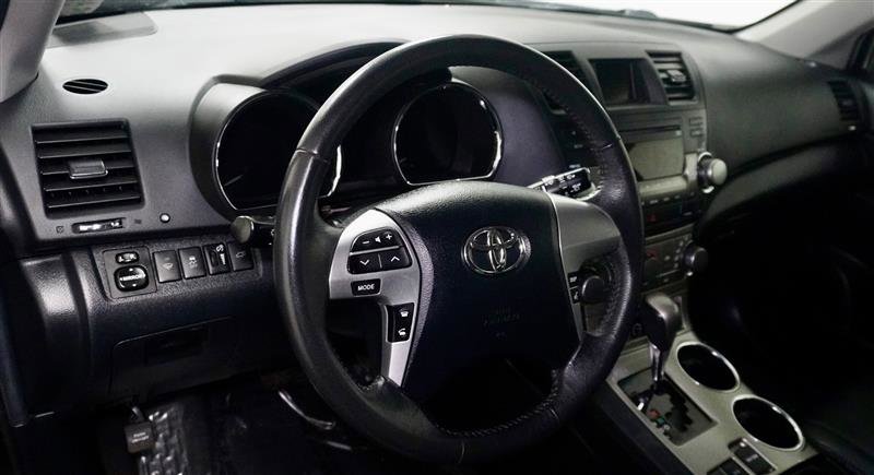 Used 2011 Toyota Highlander SE w/ Tow Pkg AWD/4WD image 12